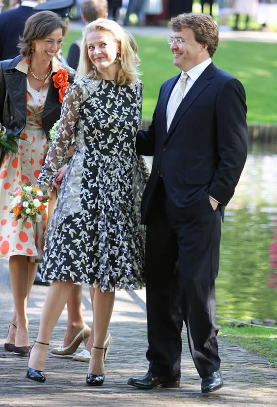 prince friso et Mabel =0i wery agatha christie innit =0i two faces of miss mabelle anyone read it =0i really should read more