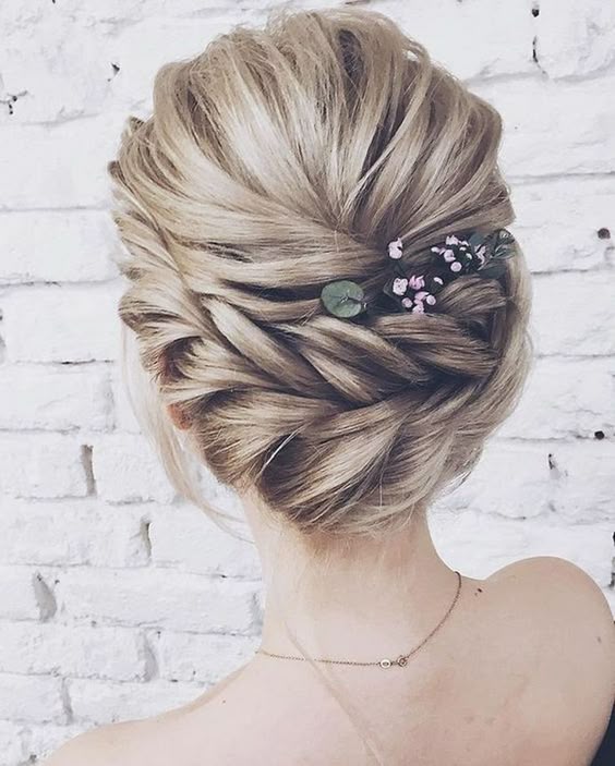 Fabelhafte Geflochtene Updo Frisur Frauen Ideen #fabelhafte #frauen #frisur #geflochtene #ideen #longhairstyles
