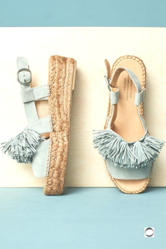 54 Beach Shoes To Wear Now 54 Beach Shoes To Wear Now