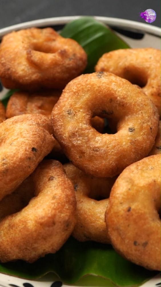 Step by step video showing how medu vadas can be made at home