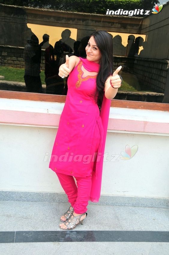 Aksha Pardasany