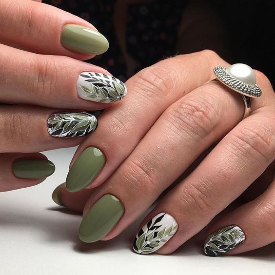 Coffin shaped glossy and matte olive green nails 2020 design for awesome  look! | Uñas de acrílico negro, Colores de esmalte de uñas, Manicura de uñas