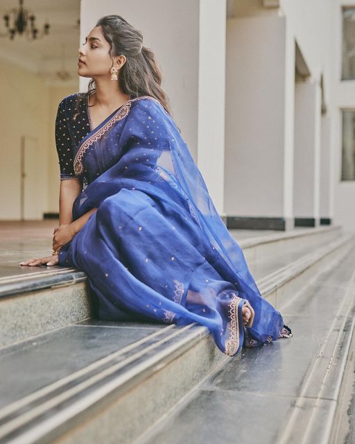 Aishwarya Lekshmi on Instagram: "💙 @arifminhaz . @styledbysmiji . @_deepthee_ . @ganesh_hair_architect"