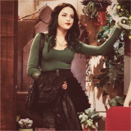 elizabeth-gillies