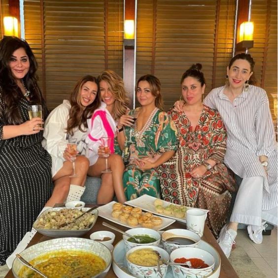 Kareena Kapoor Khan, Malaika Arora & others reunite to celebrate Amrita Arora\'s birthday; See PHOTO