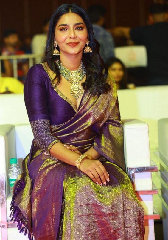 Aishwarya Lekshmi spells elegance in a purple kanchipuram saree!