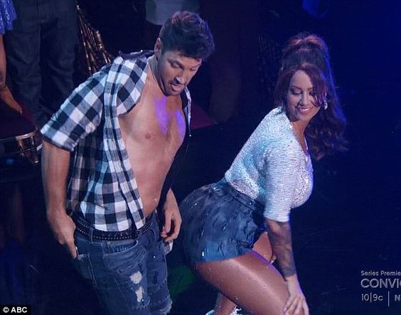 Amber Rose twerks on DWTS but loses immunity to Maureen McCormick