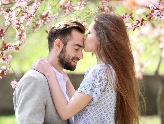 What S So Special About A Kiss On The Forehead Forehead Kisses