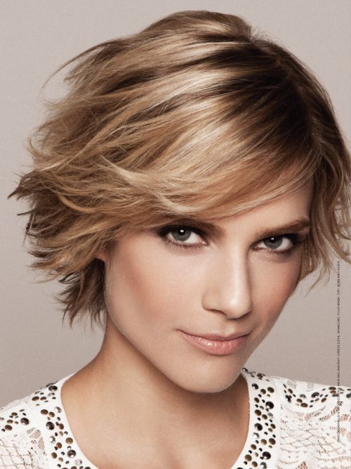 Short feathered haircut: low maintenance short haircuts