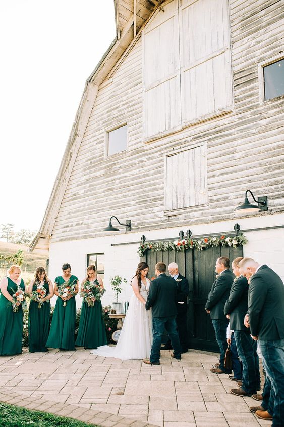 Taking place at a barn in Floyd, Virginia, Cam and Kelsey’s wedding was full of rustic charm. From the open air venue and homespun details to the barn reception, this romantic wedding is a rustic bride’s dream. Get more wedding inspiration at rusticweddingchic.com | Photo: @sincerely_annamarie_photo