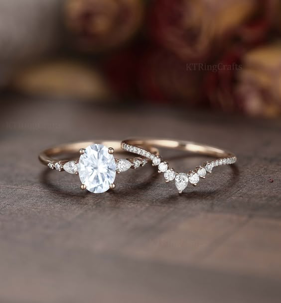 Oval cut Moissanite Engagement Ring setStacking ring.14K/18K | Etsy