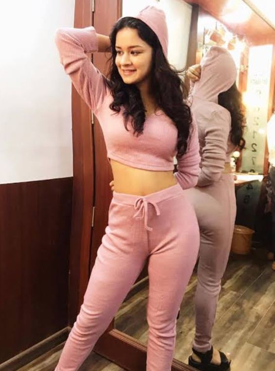 avneet kaur best hot image