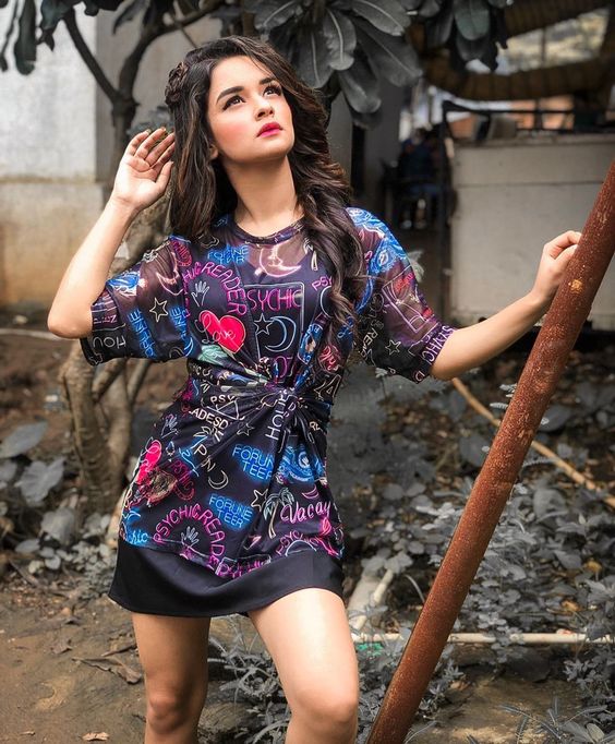 Avneet Kaur Official on Instagram: “Always dress like it’s the best day of your life.❤️💋 . . #ShootMode #PositiveVibes #Ootd #WhatIWore”