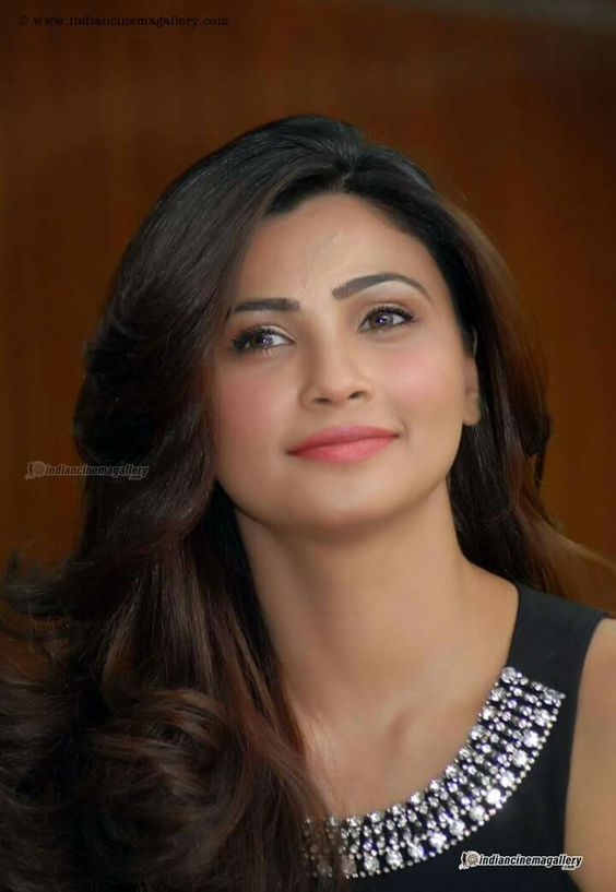 Beautiful Daisy Shah <3