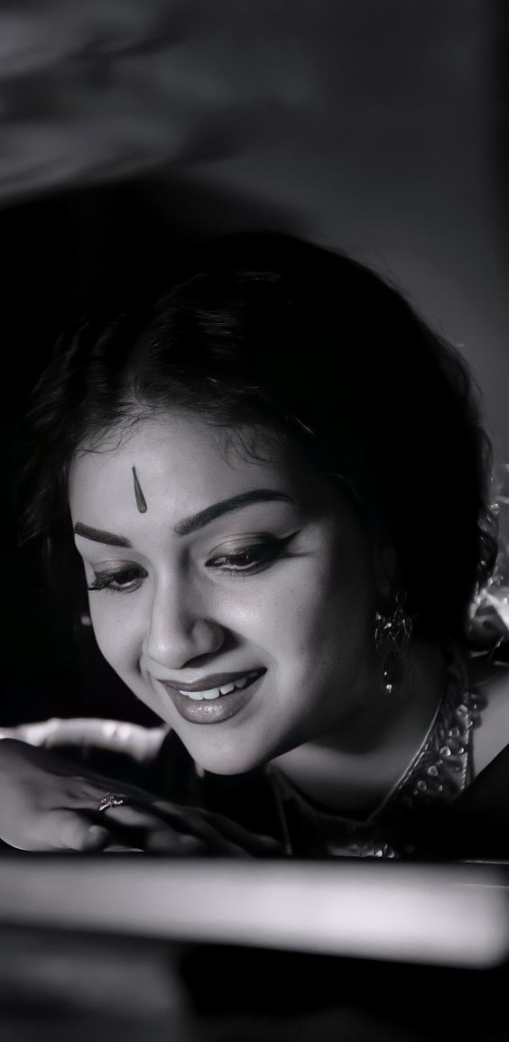 Keerthi Suresh Ultra Hd wallpaper