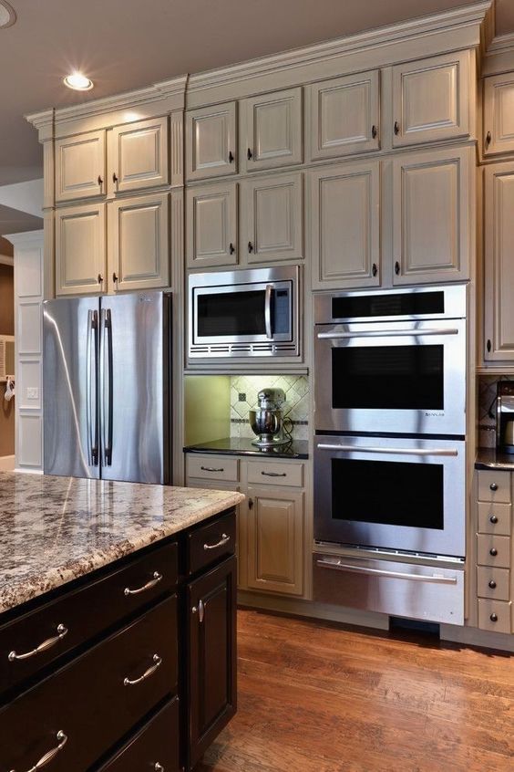 Traditional Kitchen Remodel, Decor and Ideas. Get this look with Giani Granite Countertops and Nuvo cabinet paint! #KitchenRemodeling