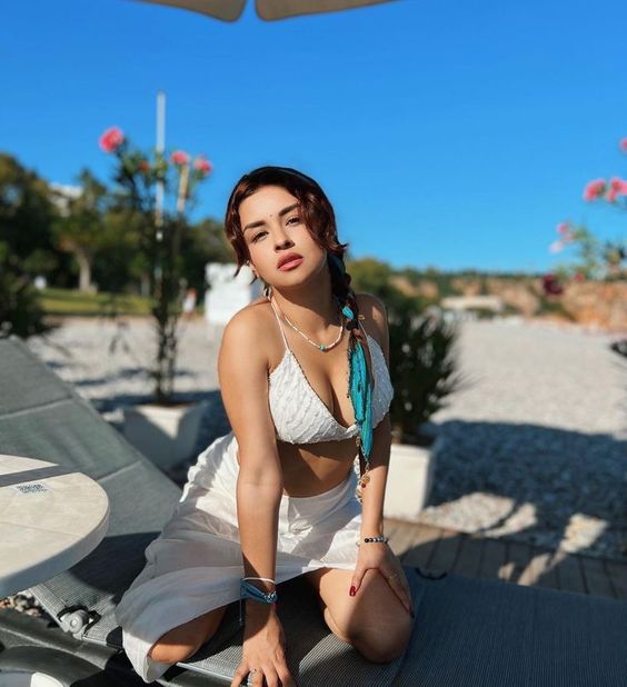 Avneet Kaur (born 13 October 2001) is an Indian actress, dancer and model. 🥰