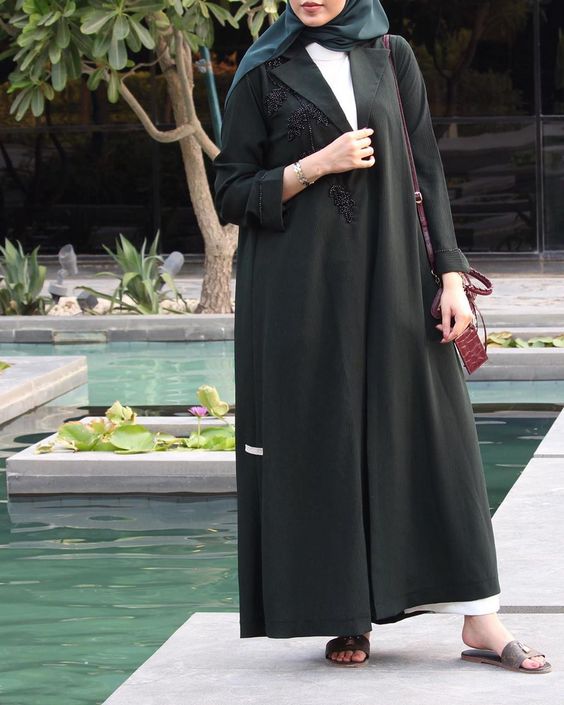 الريم On Instagram من عبايات جوزڤيلا Bougainvillea Design هالكولكشن عبي ملونة للبنات اللي يحبون هـالستايل Abayas Fashion Fashion Weeding Dress