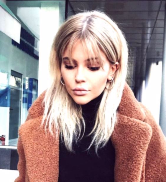 Pin Von Designermobel Auf Mode In 2020 Frisuren Frauen Mittellang Frisuren Frauen Mittellang Mit Pony Frisuren Mittellanges Haar Gestuft Mit Pony