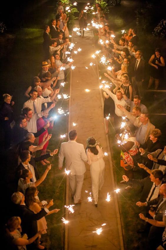 Casamento: O que jogar nos noivos? Quer ideias incrÃveis? Acesse http://casacomidaeroupaespalhada.com/2015/09/10/chuva-de-amor-o-que-jogar-nos-noivos/