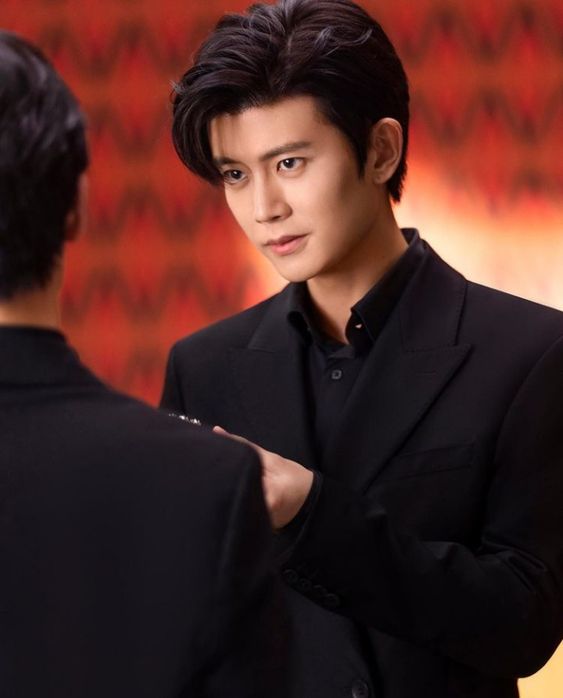 Allen Ren Atualizações do Jialun Work Studio Weibo Preferes Jialun em ternos ou vestidos casuais? #Allen Ren
