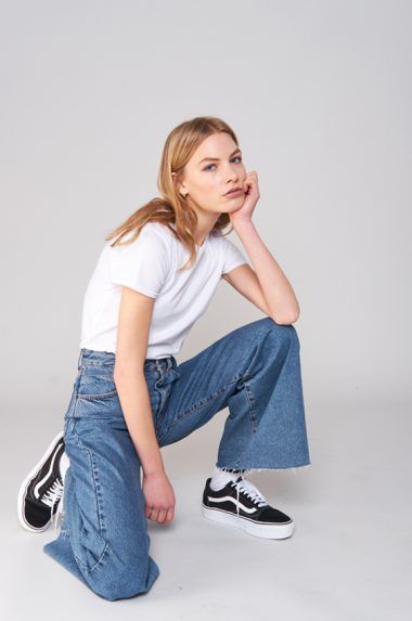 Ë