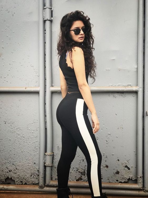 avneet-kaur-dress-s**y