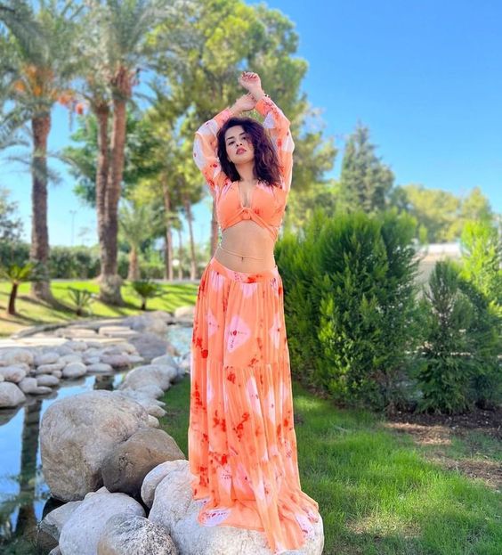 Avneet Kaur hot avatar in the latest photos