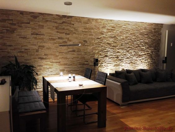Wohnzimmer mit Essbereich mit dunklen Möbeln und Steinwand aus - wohnzimmer deko steinwand Wohnzimmer mit Essbereich mit dunklen Möbeln und Steinwand aus - wohnzimmer deko steinwand