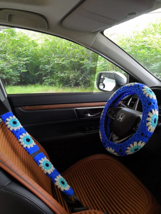 Handmade crochet sunflower steering wheel cover,it is very lovely and cozy, fits a standard steering wheel 14-15in diameter. the cover fit all types of steering wheels and it is slip resistant , because it is elasticity,also have needle and yarn fixation. the seat belt covers with buttons attach those to your seat belts,make sure it\'s the right size for your car. it also can as gift ,for mother\'s day gift ,father\'s day gift ,Christmas gift,for a very close friend of you. Colors can be customized