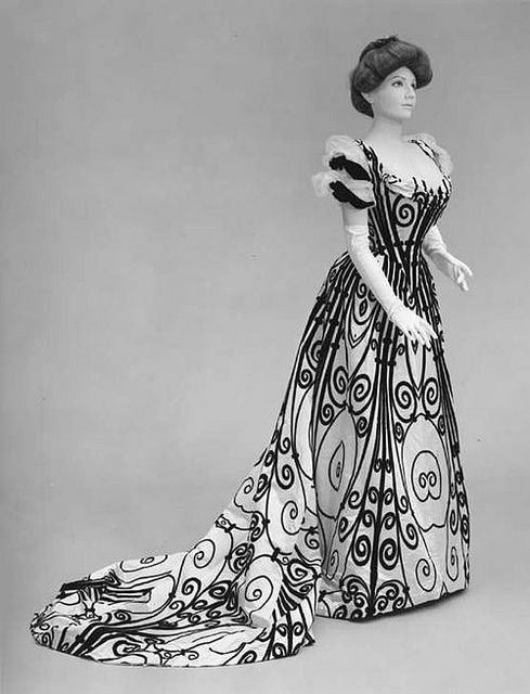 Beautiful House of Worth 1898-1900 Black & White gown...