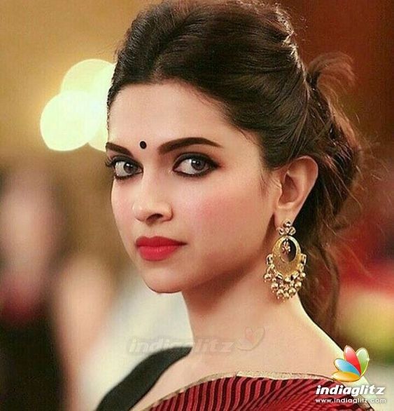 Deepika Padukone Photos - Bollywood Actress photos, images, gallery, stills and clips - IndiaGlitz.com