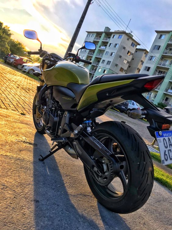 CB600F Hornet - Um sonho chamado quatro cilindros