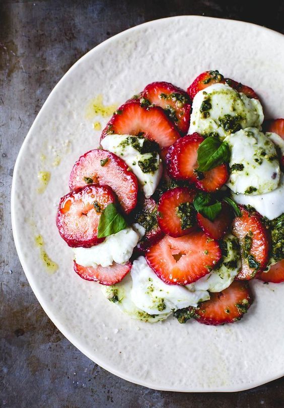 Strawberry Pesto Caprese Salad ~ no tomato Caprese, tomato-less caprese