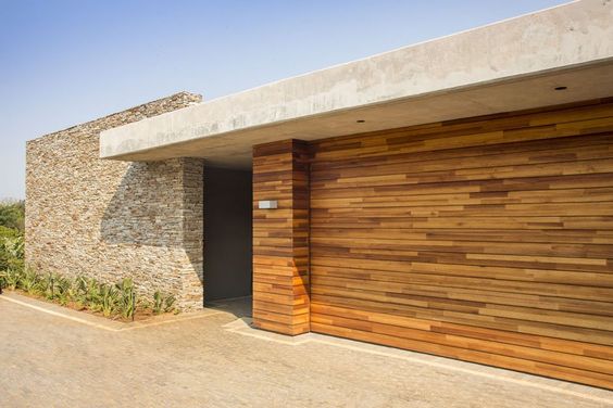 Albizia House by Metropole Architects