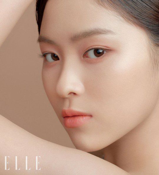 Itzy Show Off Their Flawless Skin In Elle Koogle Tv Elle Magazine Itzy Makeup Looks