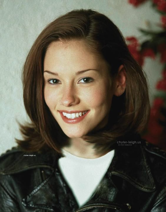 chyler-leigh