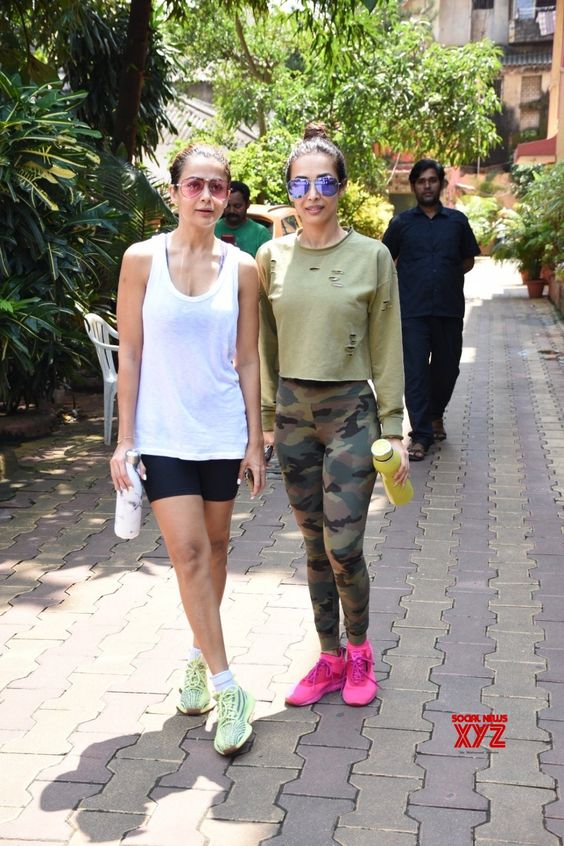 Mumbai: Malaika Arora, Amrita Arora seen at Bandra #Gallery - Social News XYZ