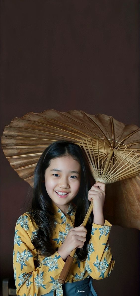 LEE DAIN WALLPAPER