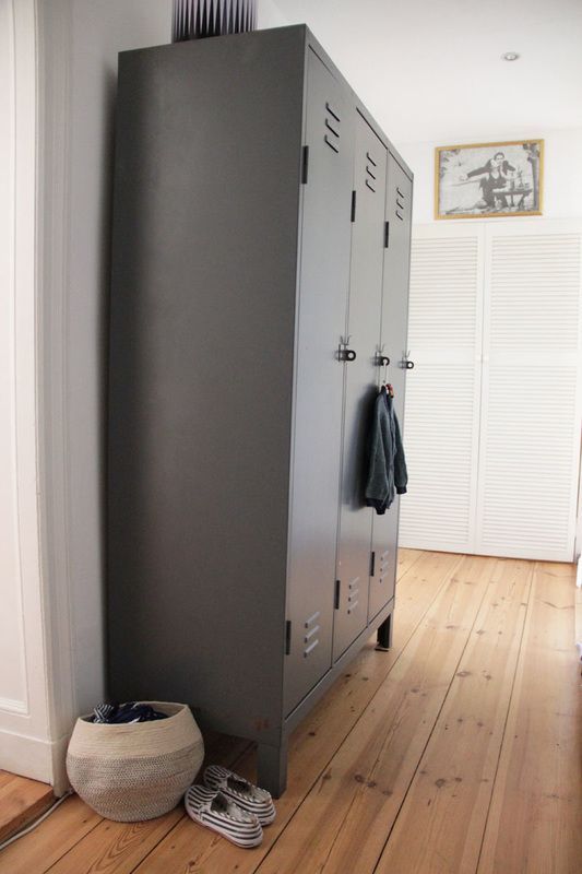 Garderobenschrank Mit Sitzbank Fur Schulen Pavoy In 2020 Garderobenschrank Garderobe Mit Sitzbank