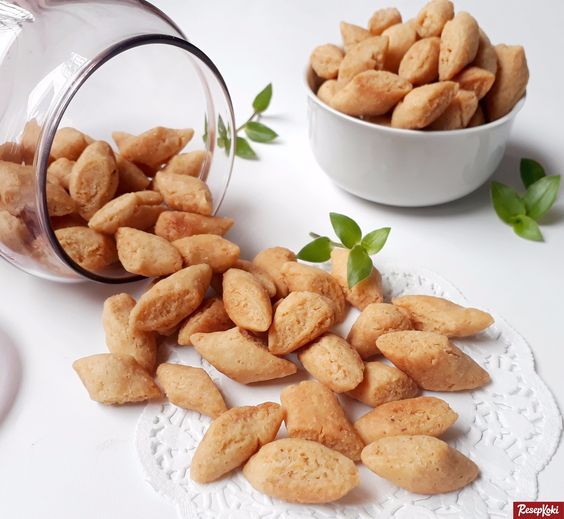 kue biji ketapang