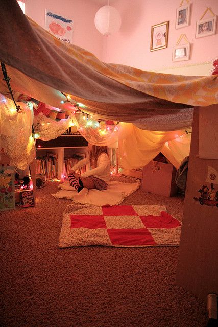 adorable bedroom fort.  i used to make these when i was little.  and i would still love to make one today :)