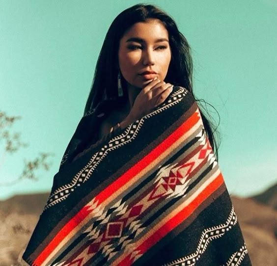 INDIGENOUS MODELS : Photo