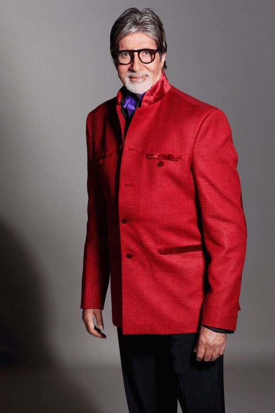 Amitabh was required to use his singing voice for the first time in a song from the film Mr. Natwarlal in which he starred alongside Rekha.