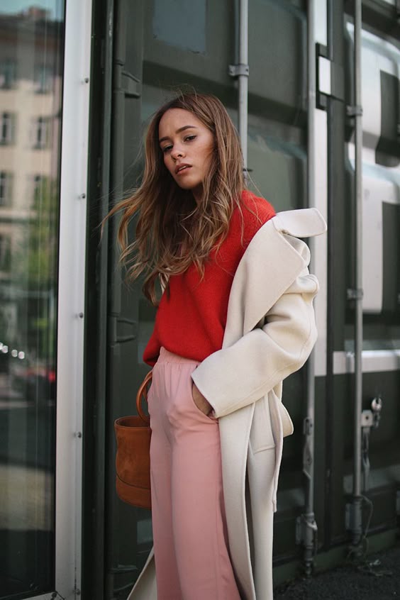 Desi is wearing res jumper, pink cullotes, Céline soft ballerinas, Simon Miller bag, Sandro coat.