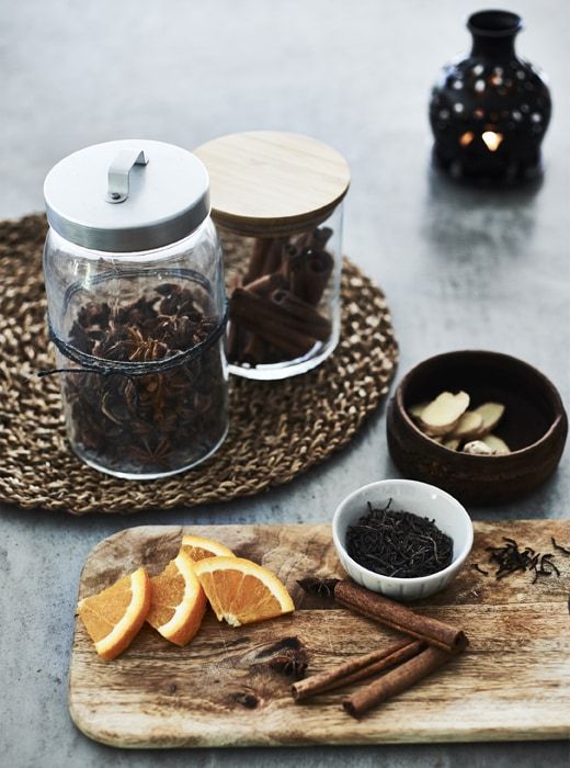 Seasonal Spices In Jars And Cinnamon Sticks On A Board Gemutliche Weihnachten Zimtstangen Und Tee Rezepte