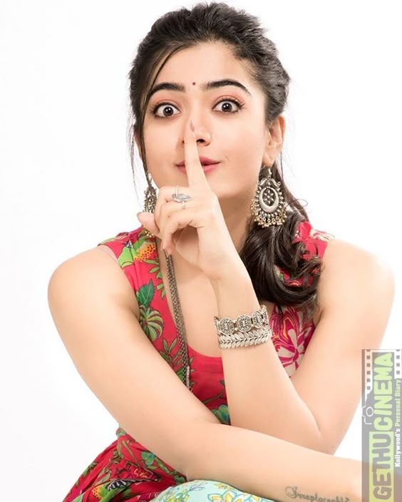 Geetha Govindam Actress Rashmika Mandanna 2018 Cute Images - Gethu Cinema