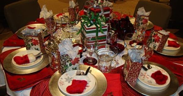 Christmas 8 Saucer Crackers Red white Breakfast Afternoon Tea Table Decor Xmas