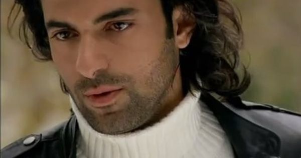 انجين أكيوريك يستعد لمسلسل جديد فمن تكون بطلته Fatmagul Actores Hombres Guapos
