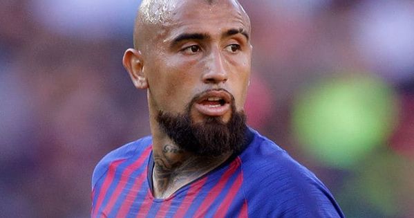 Soccer Star Arturo Vidal Convicted In Nightclub Assault Smashed Man With Vodka Bottle Soccer Stars Night Club Soccer